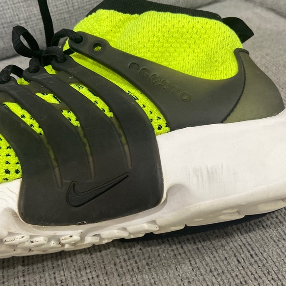 Nike Air Presto Flyknit Ultra Volt black and white mens size 9.5 - Picture 9 of 9